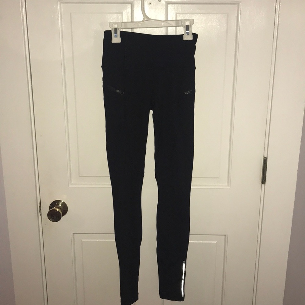 Lulu lemon athletic black leggings with detailing